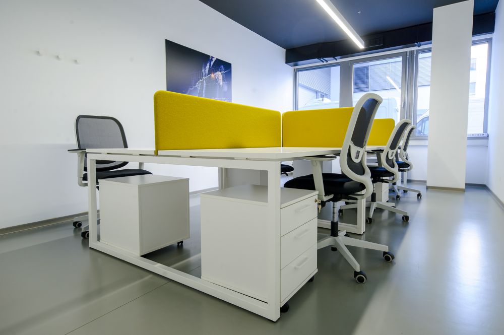 OFFICE 6 desks